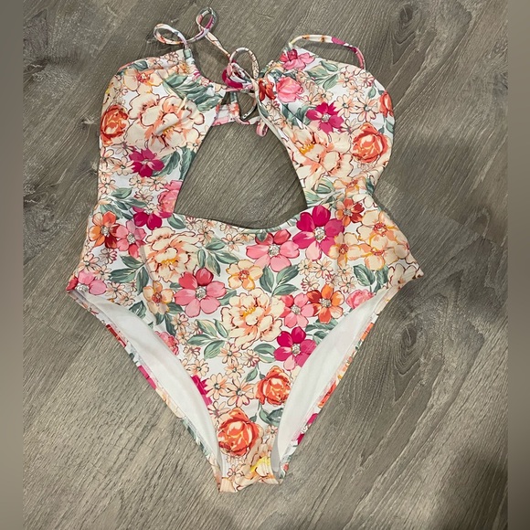 CUPSHE 90s floral tunnelled cutout one piece - Picture 1 of 4